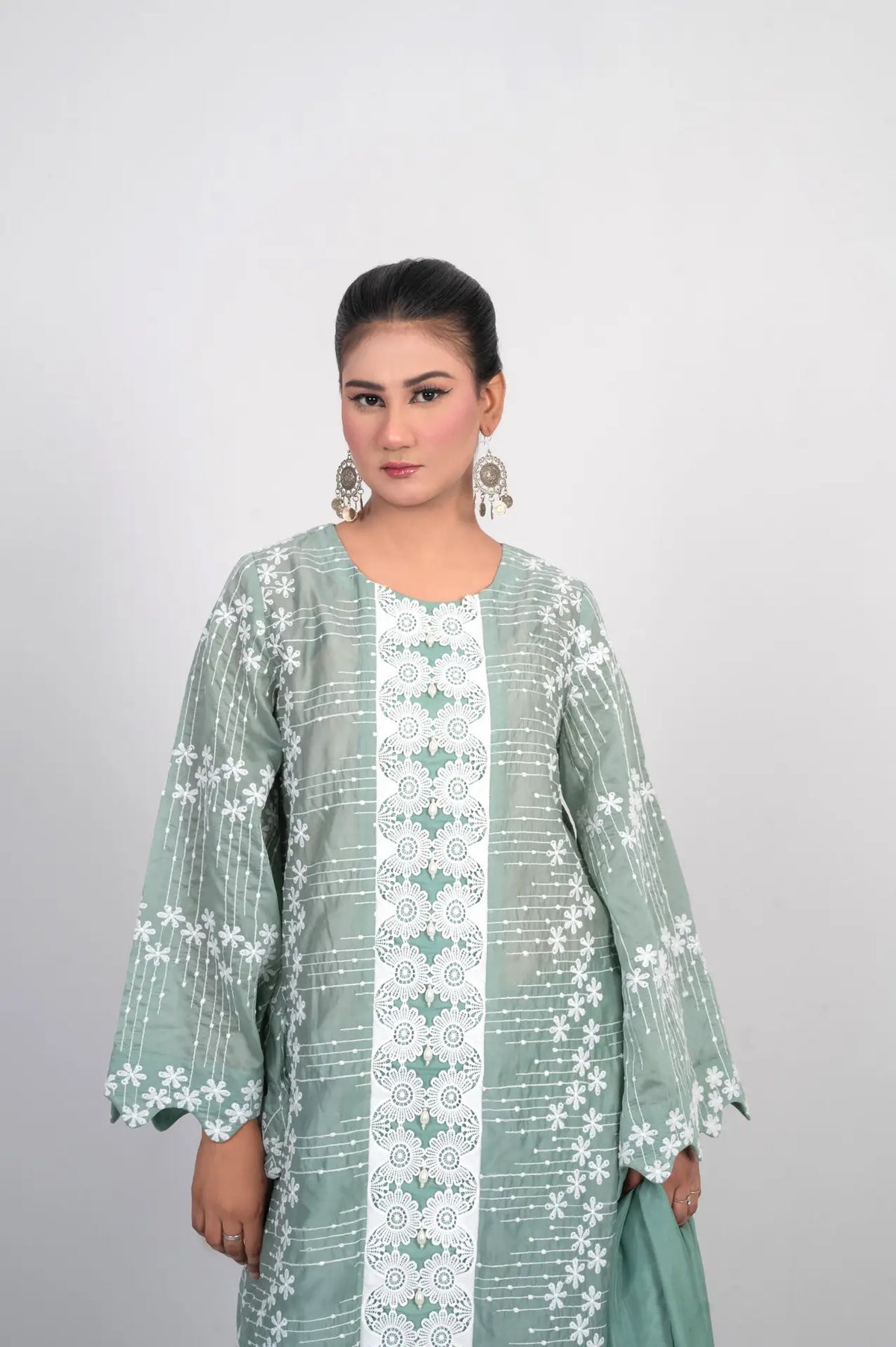 Mahpara premium embroidered lawn 3-piece suit by Mosmi Pakistan