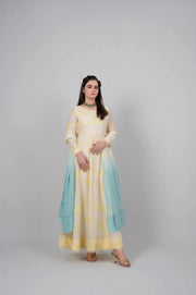 Noor premium embroidered lawn 3-piece suit by Mosmi Pakistan
