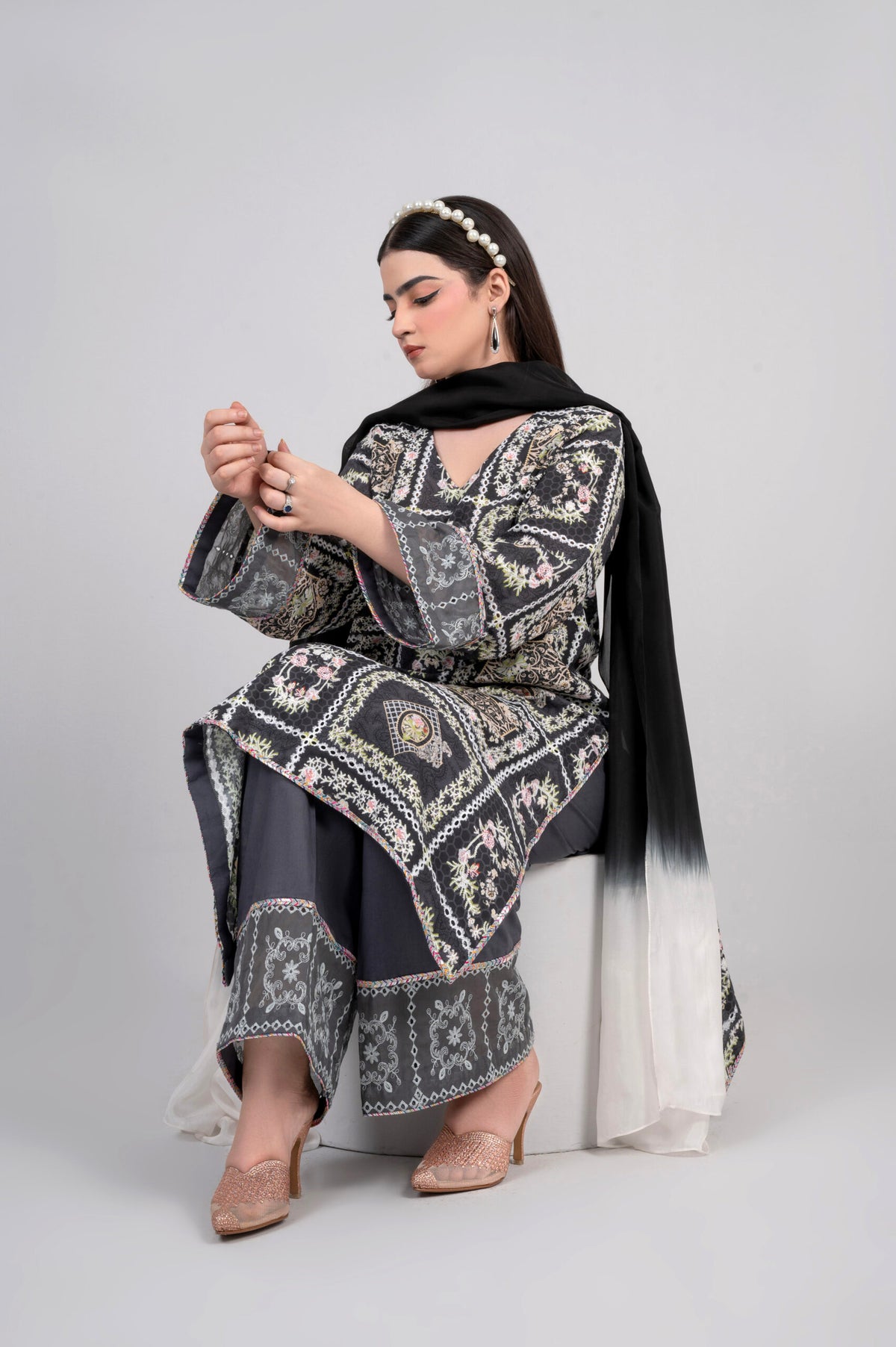 Siyaah Gul black embroidered lawn 3-piece suit by Mosmi Pakistan