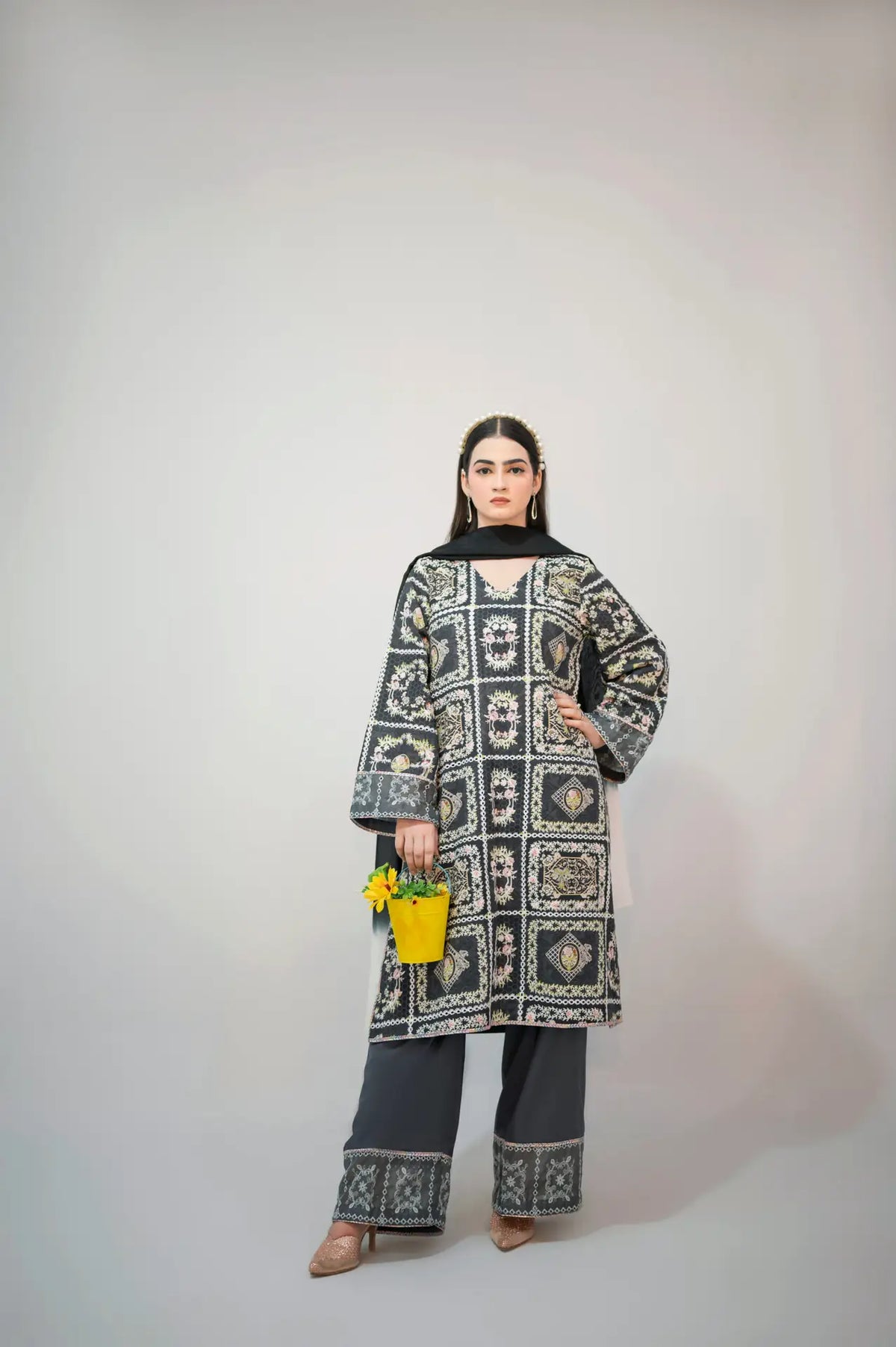 Siyaah Gul black embroidered lawn 3-piece suit by Mosmi Pakistan