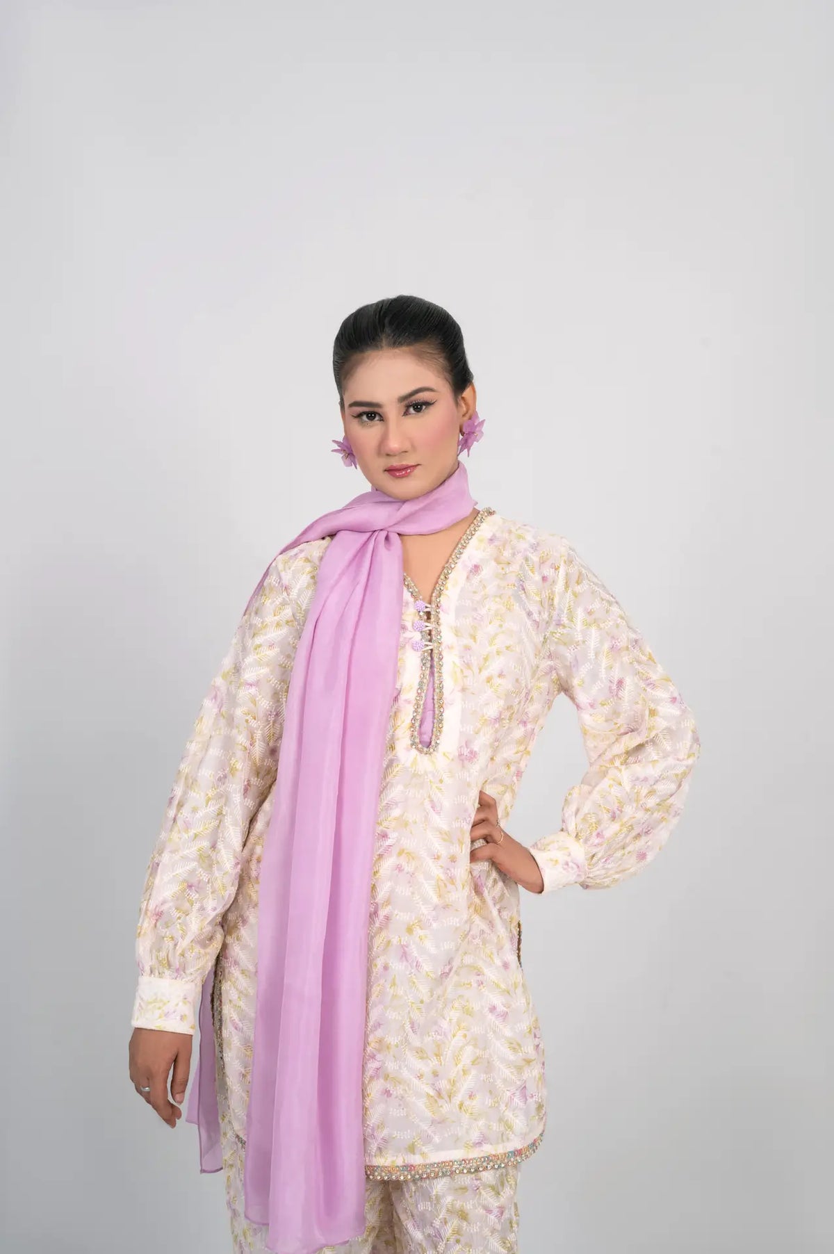 Gul e Rana premium embroidered lawn 3-piece suit by Mosmi Pakistan